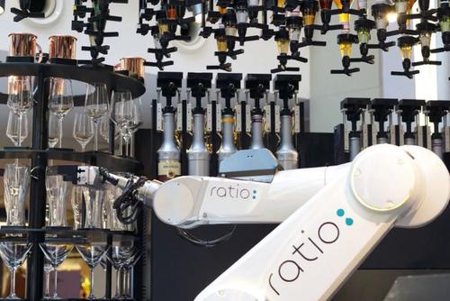 韓國(guó)現(xiàn)首家機(jī)器人咖啡館,人工智能將來(lái)會(huì)取代人類嗎？